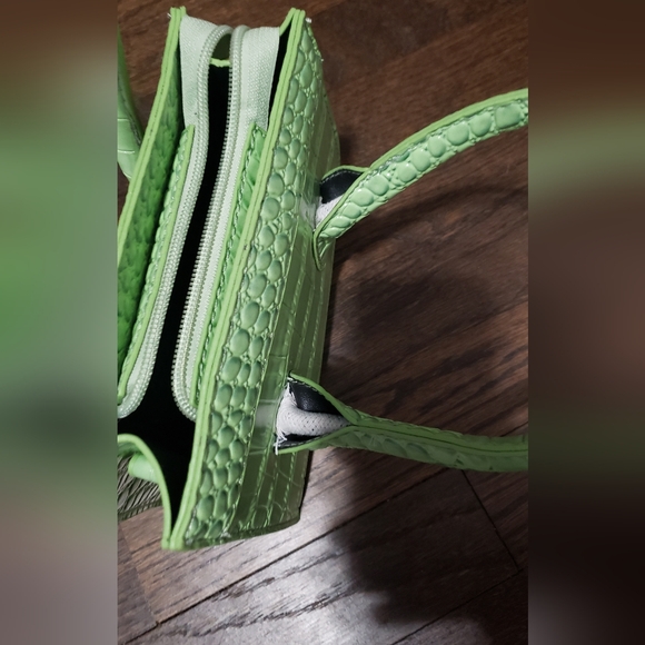 Faux Croc Embossed Mini Handbag- Green - Picture 4 of 6